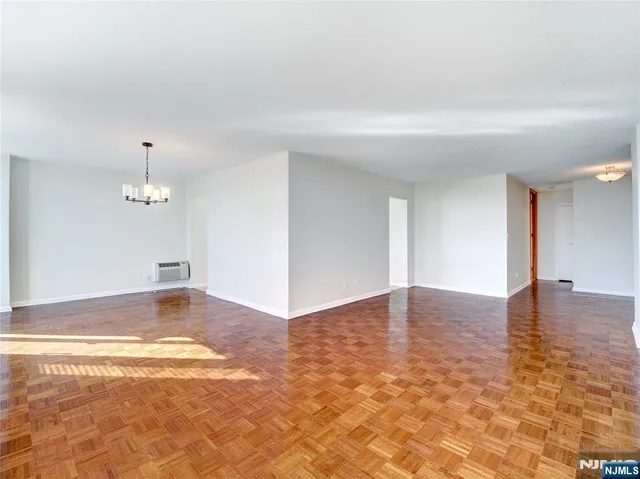 $399,000 | 160 Overlook Avenue, Unit 17C, Hackensack, NJ 07601