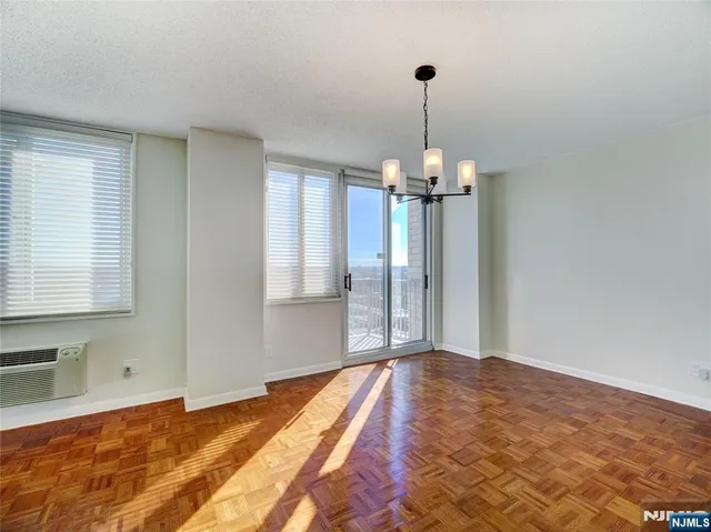 $399,000 | 160 Overlook Avenue, Unit 17C, Hackensack, NJ 07601