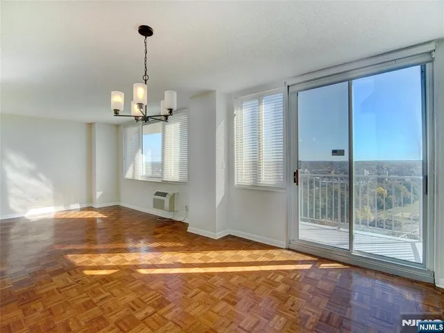 $399,000 | 160 Overlook Avenue, Unit 17C, Hackensack, NJ 07601