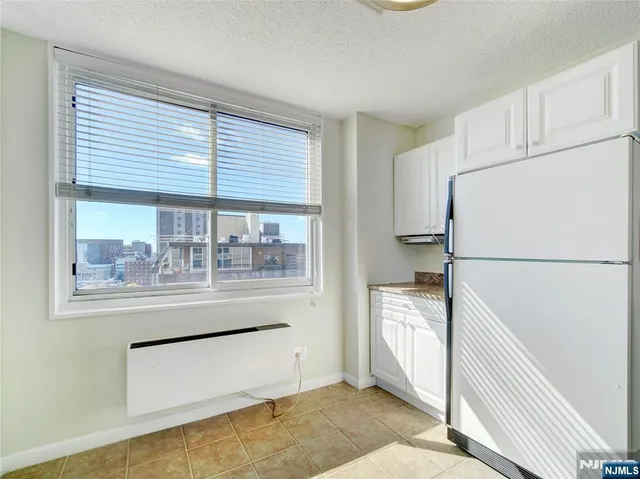 $399,000 | 160 Overlook Avenue, Unit 17C, Hackensack, NJ 07601