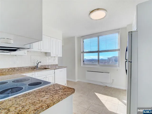 $399,000 | 160 Overlook Avenue, Unit 17C, Hackensack, NJ 07601