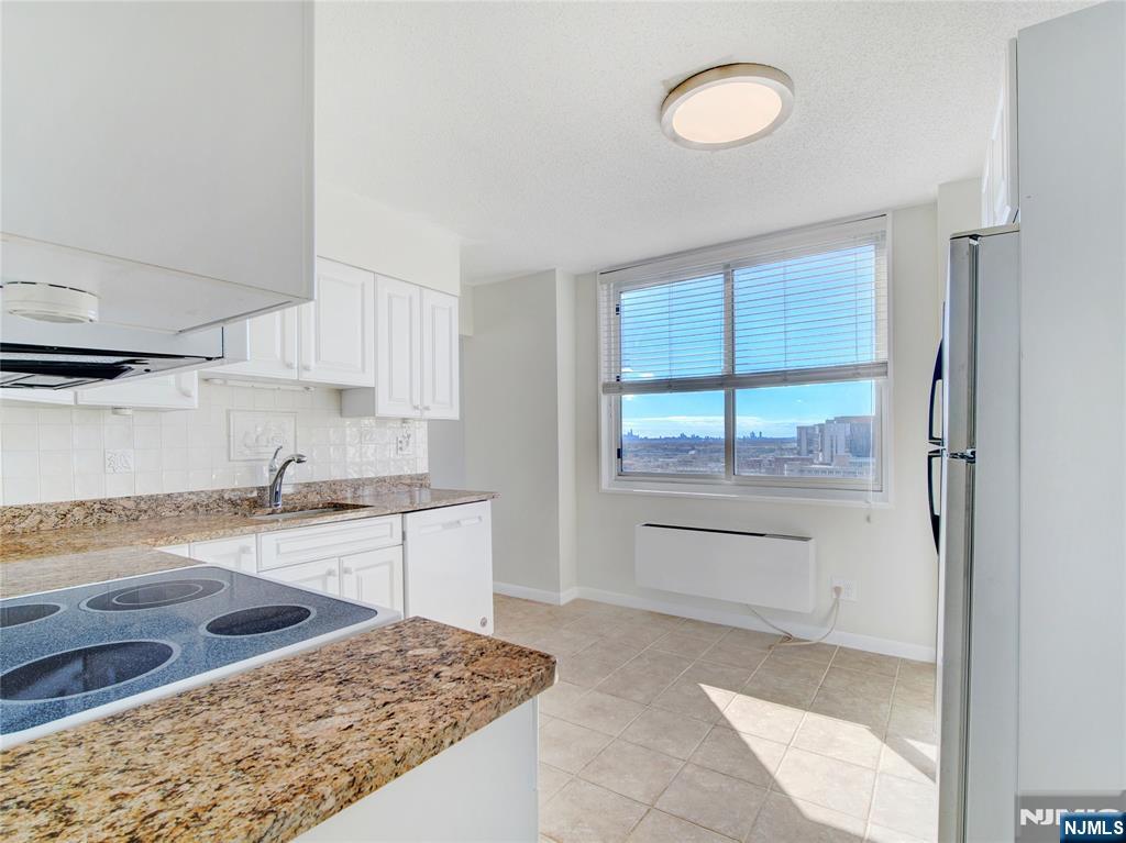 160 Overlook Avenue, Unit 17C Hackensack, NJ 07601 - Photo 25 of 30 a kitchen with a stove and a sink