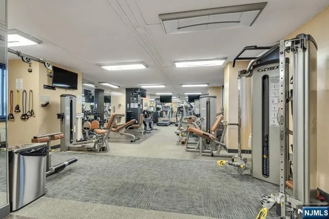 $399,000 | 160 Overlook Avenue, Unit 17C, Hackensack, NJ 07601