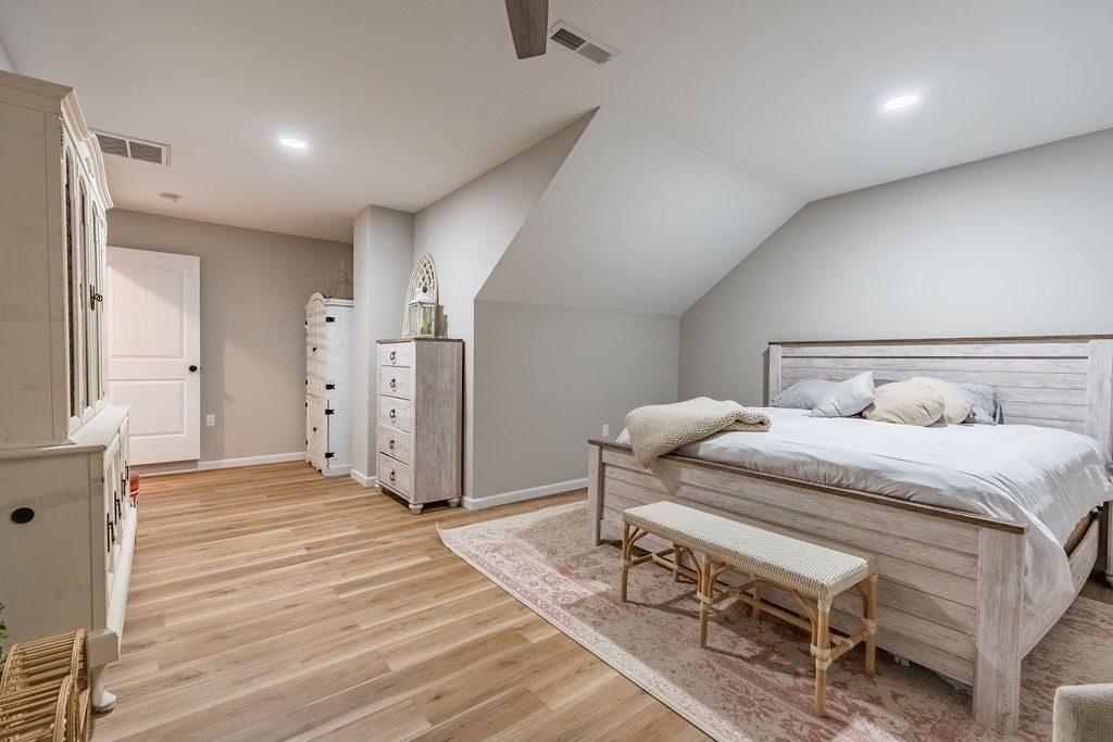 3765 S Road Cadiz, KY 42211 - Photo 41 of 78 a bedroom with a bed and a table