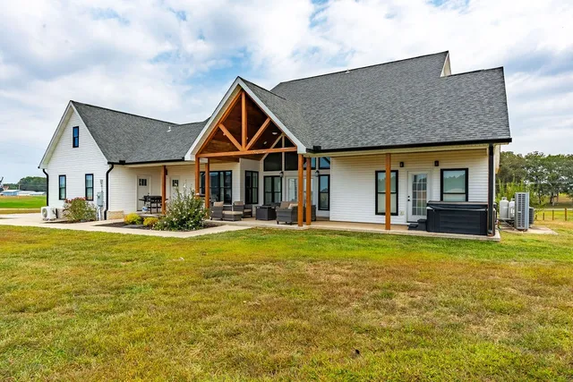 $900,000 | 3765 S Road, Cadiz, KY 42211