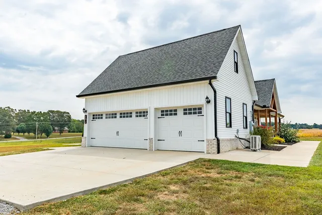 $900,000 | 3765 S Road, Cadiz, KY 42211