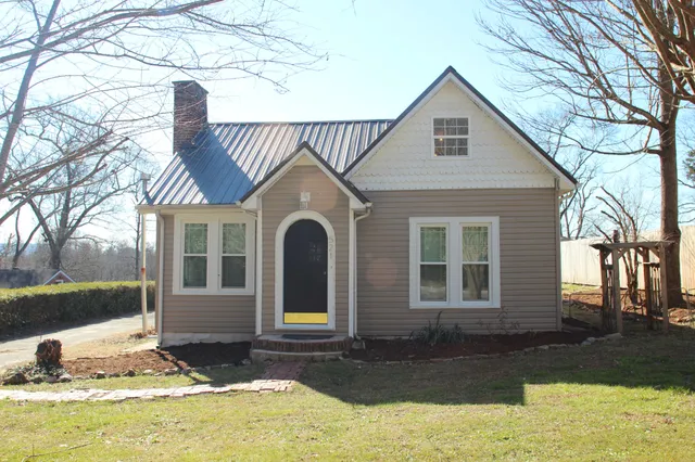 $1,900 | 521 West Main Street, McMinnville, TN 37110