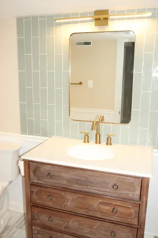 $1,900 | 521 West Main Street, McMinnville, TN 37110