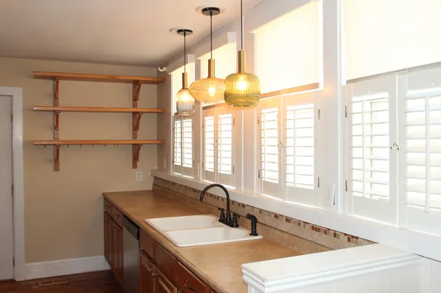 $1,900 | 521 West Main Street, McMinnville, TN 37110