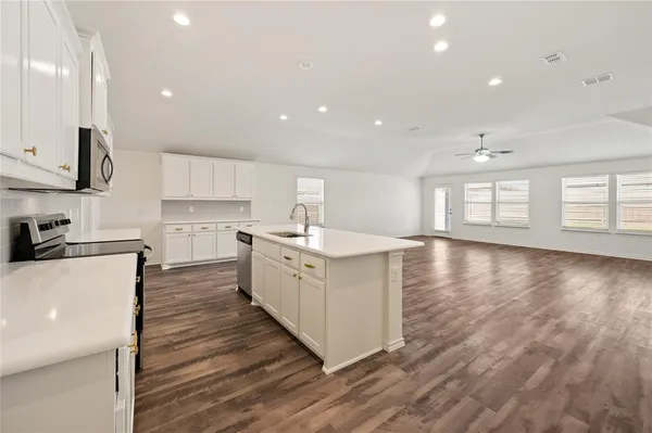 $2,495 | 3204 Montego Bay Lane, Fort Worth, TX 76123