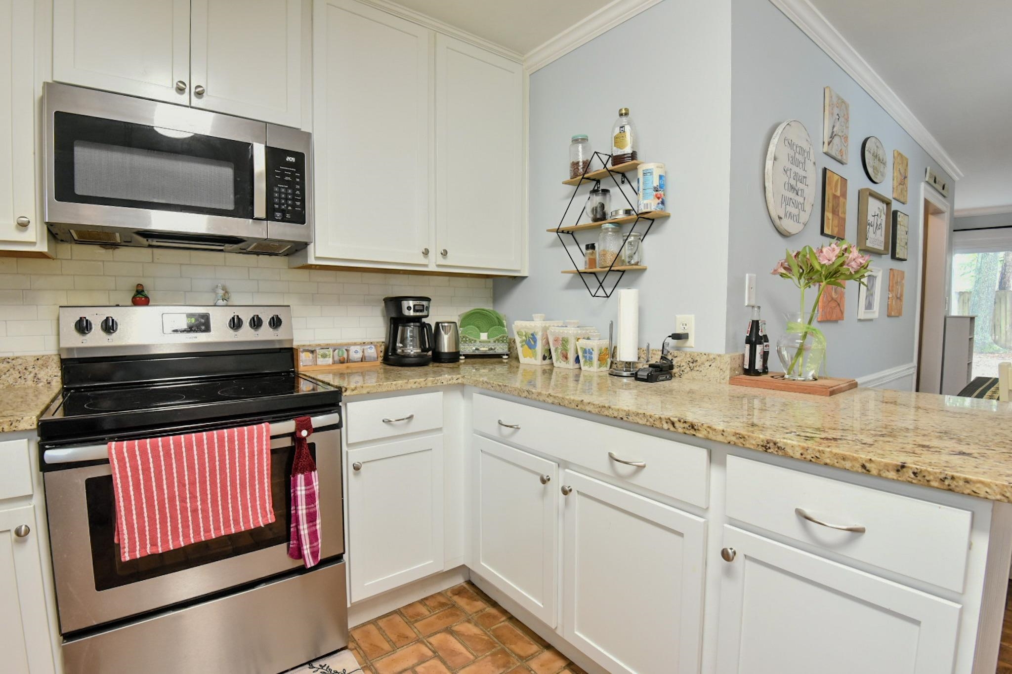 130 Ridgewood Drive Daphne, AL 36526 - Photo 21 of 34 Kitchen
