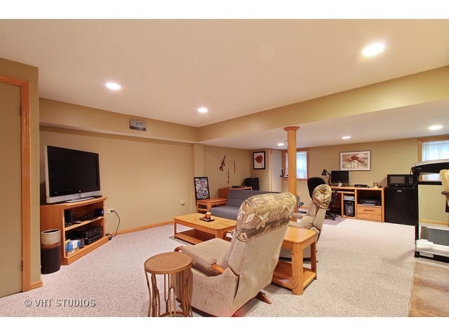 910 Dannet Road Buffalo Grove, IL 60089 - Photo 13 of 25 a living room with furniture and a flat screen tv