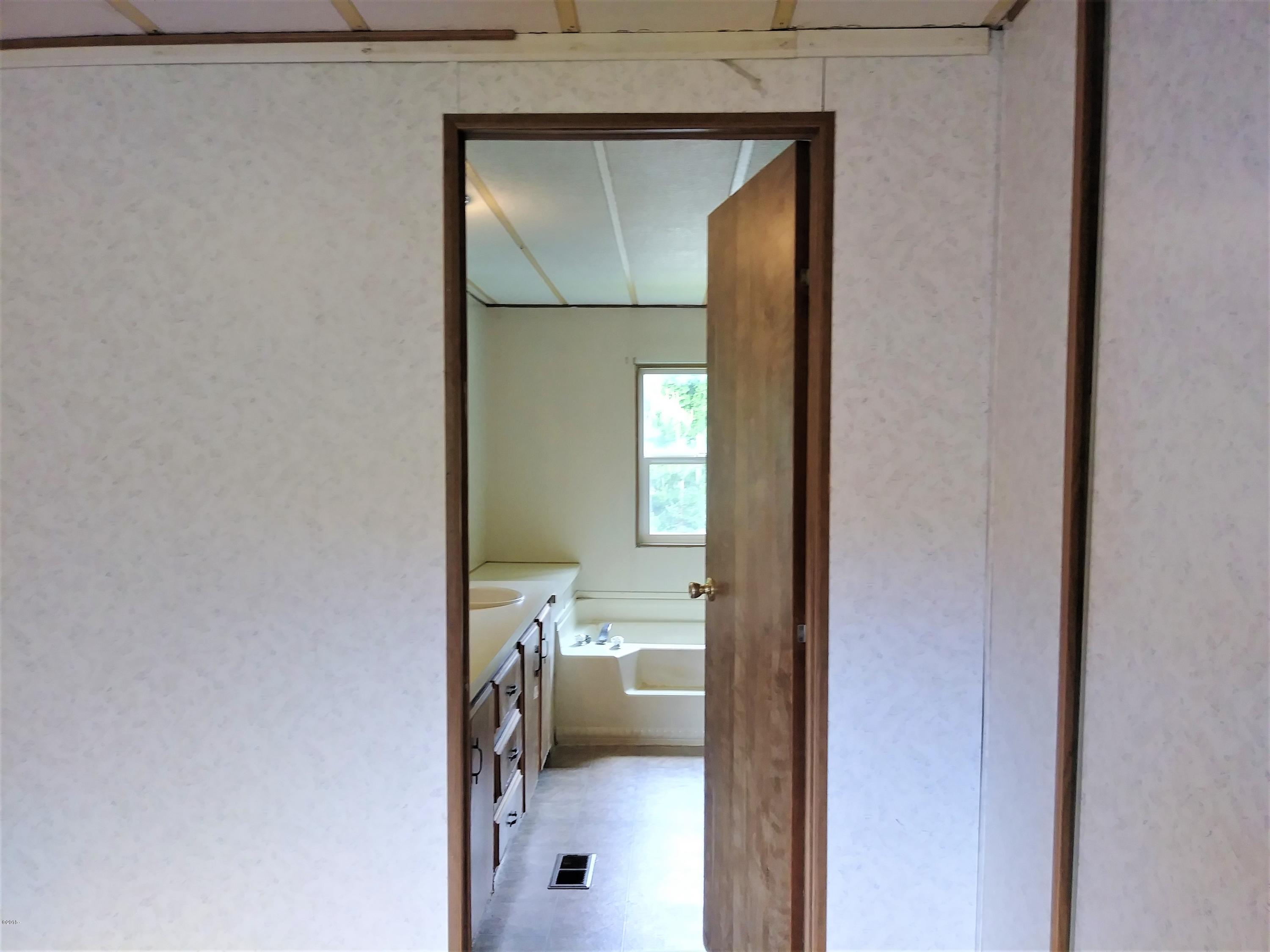 511 Southeast Moffitt Road Waldport, OR 97394 - Photo 34 of 37 Master Bath