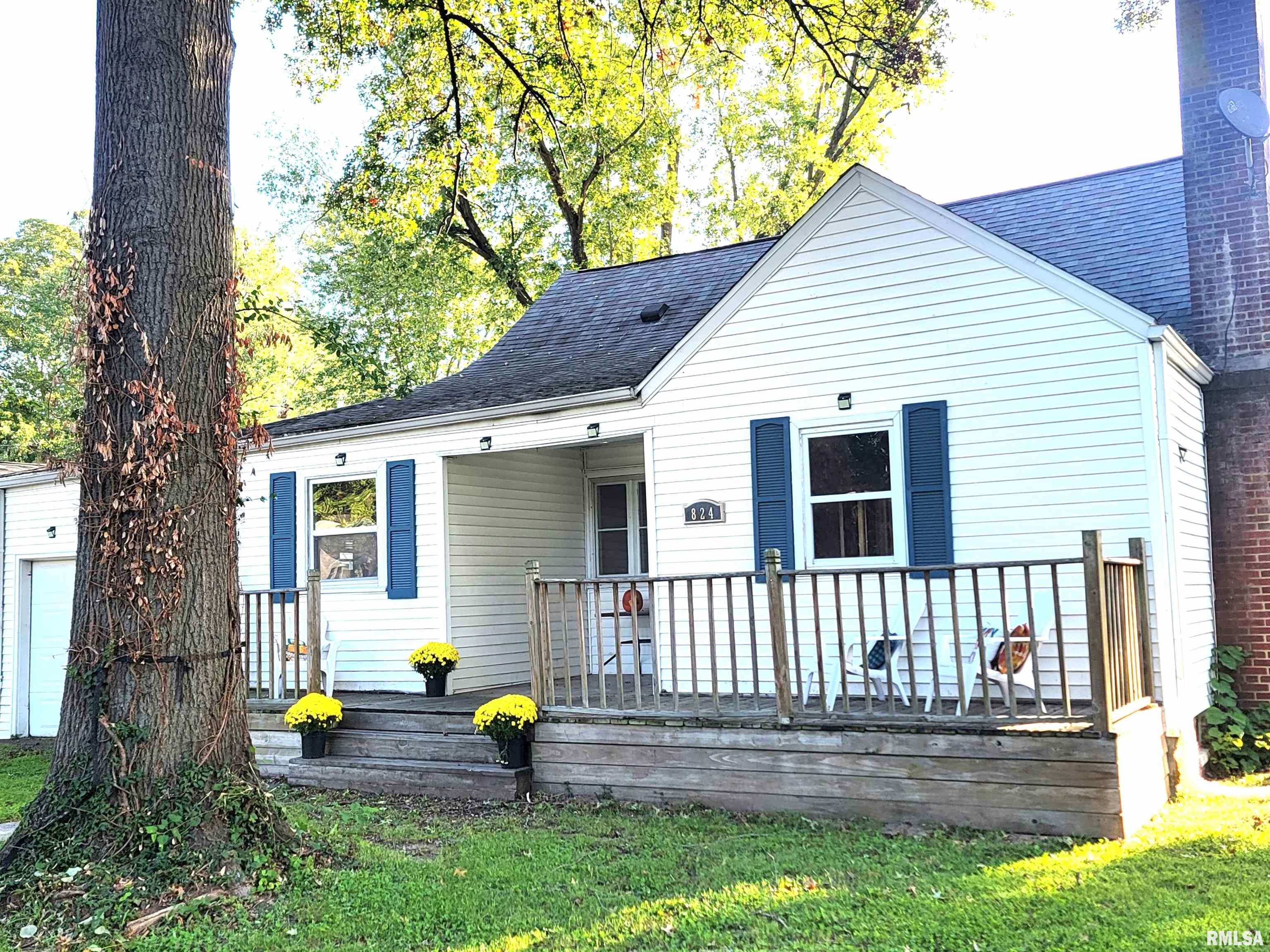 824 Rider Street Flora, IL 62839 - Photo 1 of 79 Gallery Image 1