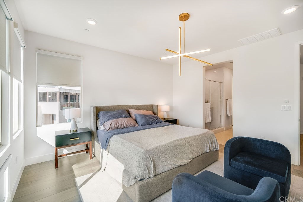 152 Catalyst Irvine, CA 92618 - Photo 23 of 41 a bedroom with a bed and a chair