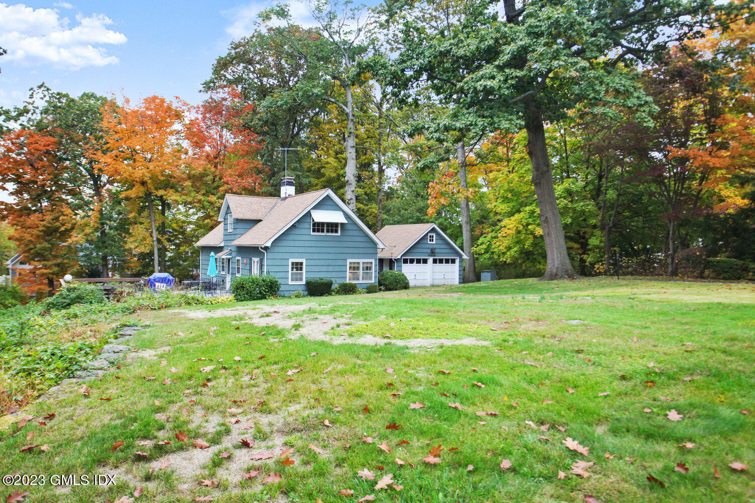 180 Byram Shore Road Greenwich, CT 06830 - Photo 17 of 29 a front view of a house with yard and green space