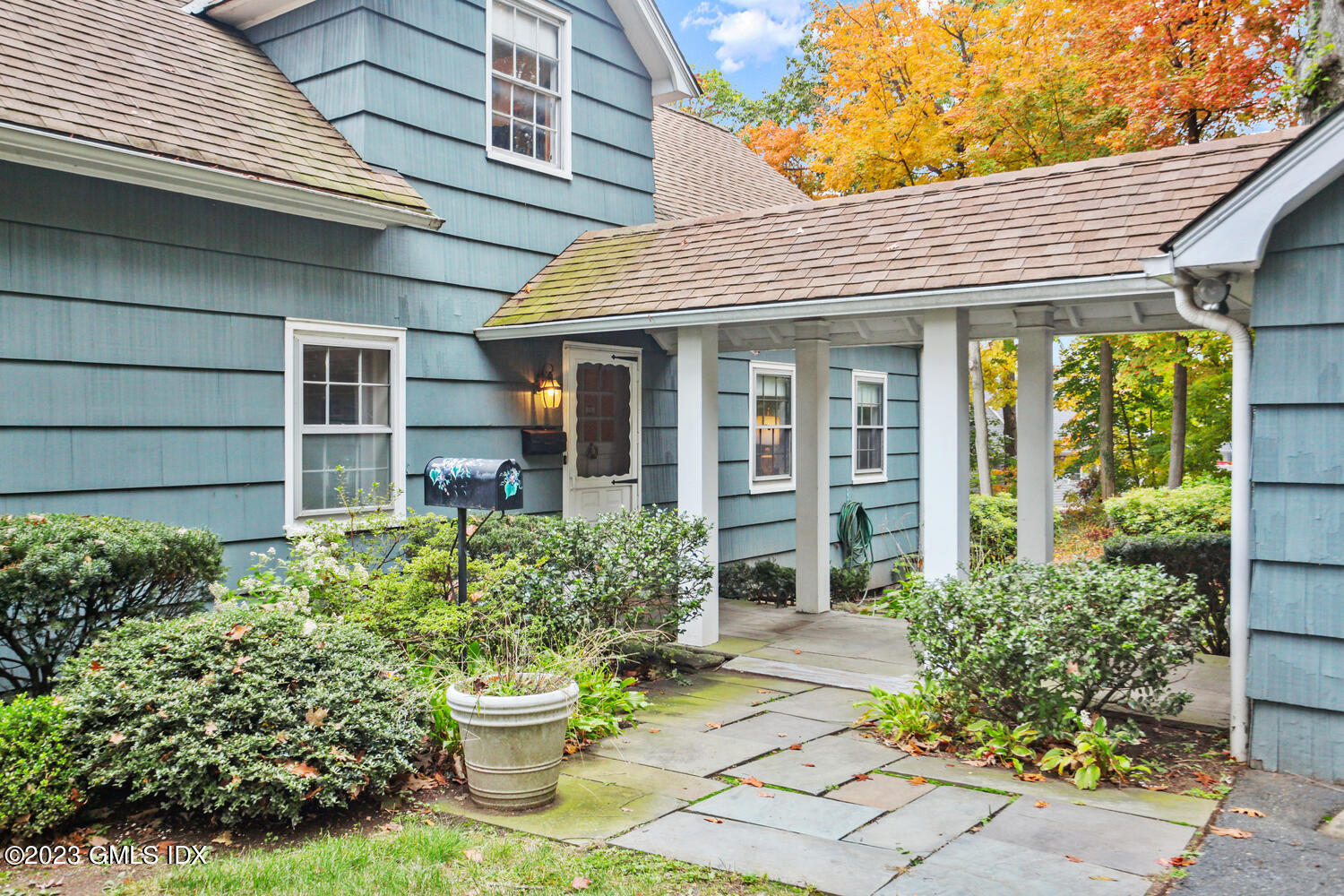 180 Byram Shore Road Greenwich, CT 06830 - Photo 6 of 29 a front view of a house with garden