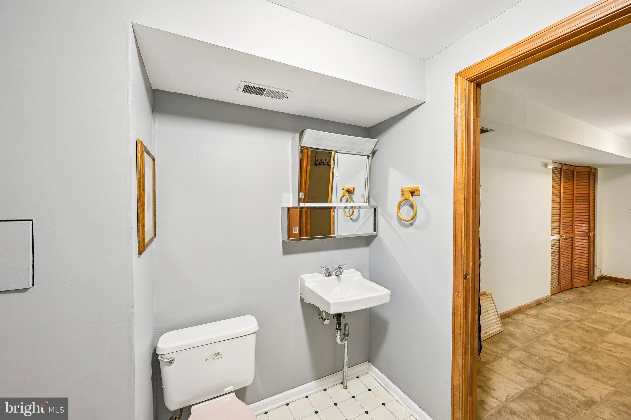 8816 Ridge Avenue, Unit 17 Philadelphia, PA 19128 - Photo 36 of 39 Gallery Image 36