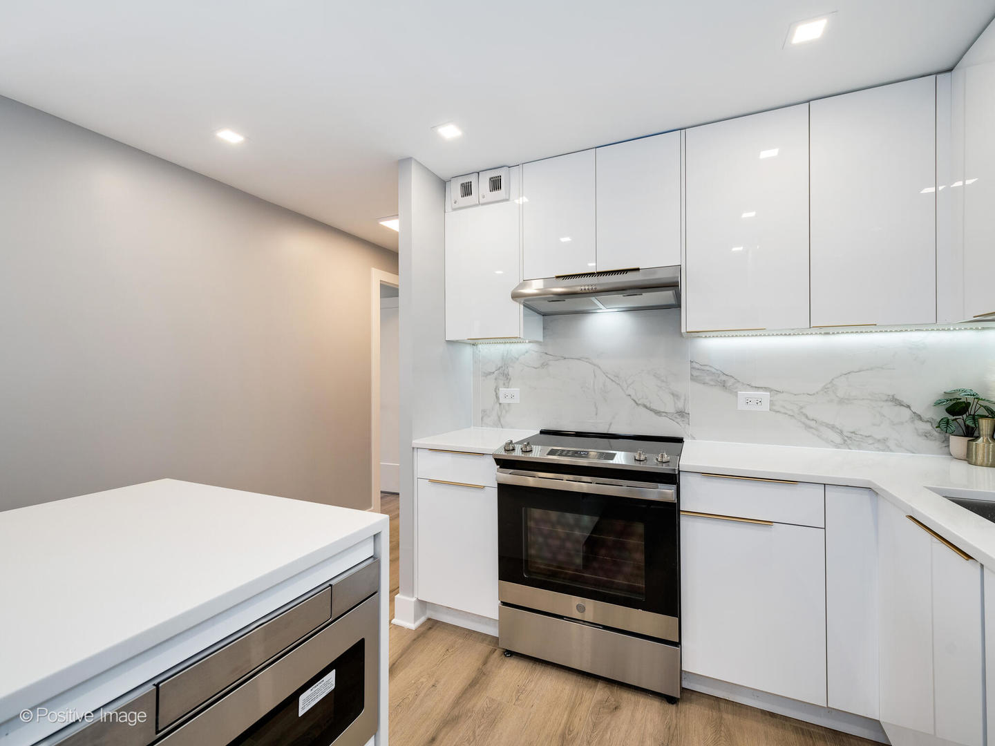 405 North Wabash Avenue, Unit 2313 Chicago, IL 60611 - Photo 11 of 38