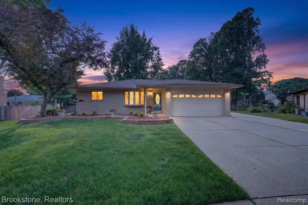 $379,900 | 720 Comet Court, Canton, MI 48188