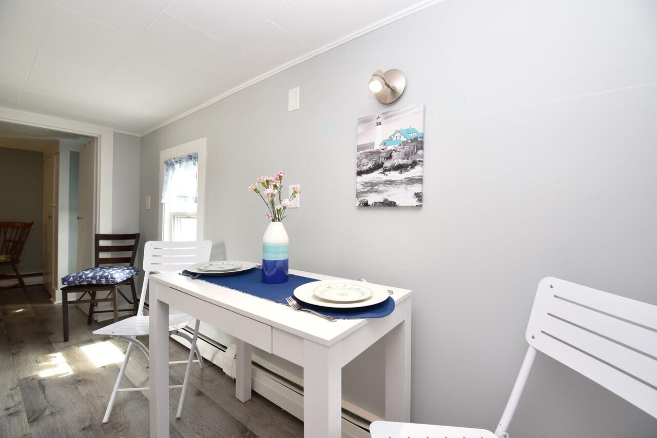 92 Sea Road, Unit 2 Kennebunk, ME 04043 - Photo 14 of 31 92 Sea Road #2 - Eating spot #2