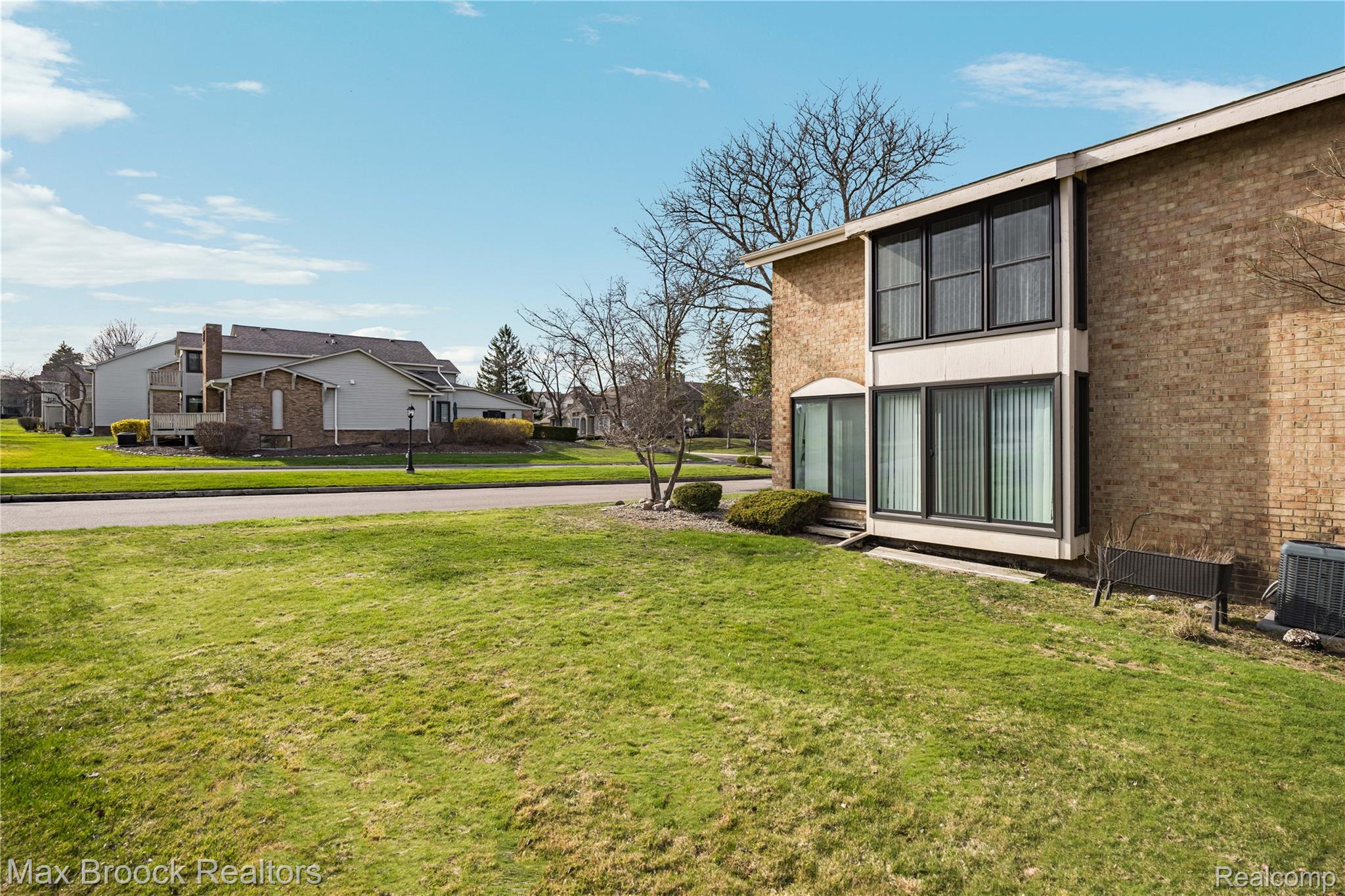 7451 Pebble Point West Bloomfield, MI 48322 - Photo 46 of 50
