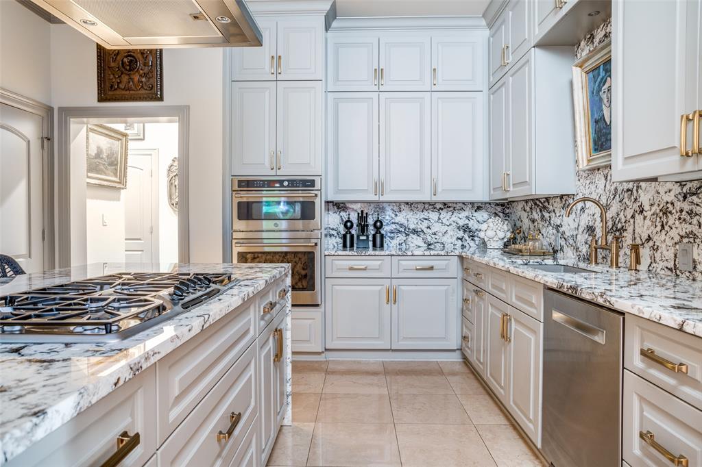 2828 Hood Street, Unit 403 Dallas, TX 75219 - Photo 4 of 18 Chef's Kitchen, butler's kitchen is adjacent.