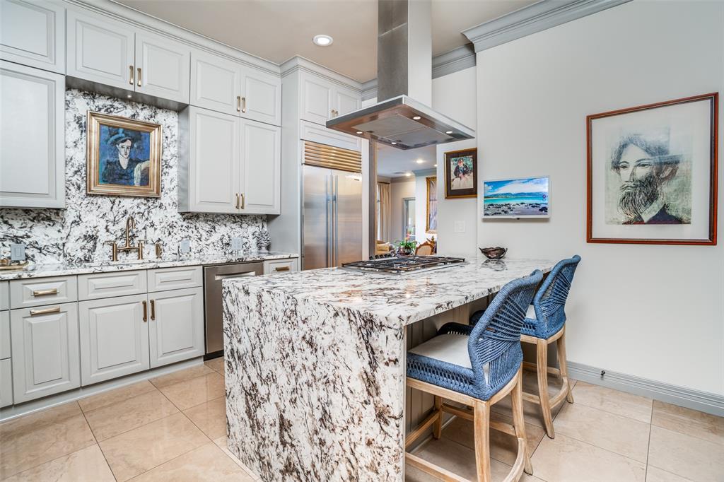 2828 Hood Street, Unit 403 Dallas, TX 75219 - Photo 5 of 18 Chef's Kitchen, butler's kitchen is adjacent.