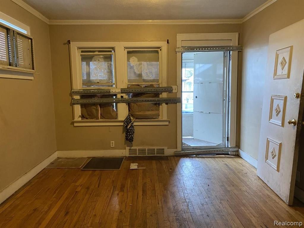 8032 Jackson Avenue Warren, MI 48089 - Photo 2 of 13