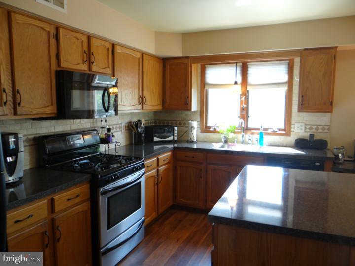 8816 Ridge Avenue, Unit 4 Philadelphia, PA 19128 - Photo 13 of 25 Kitchen