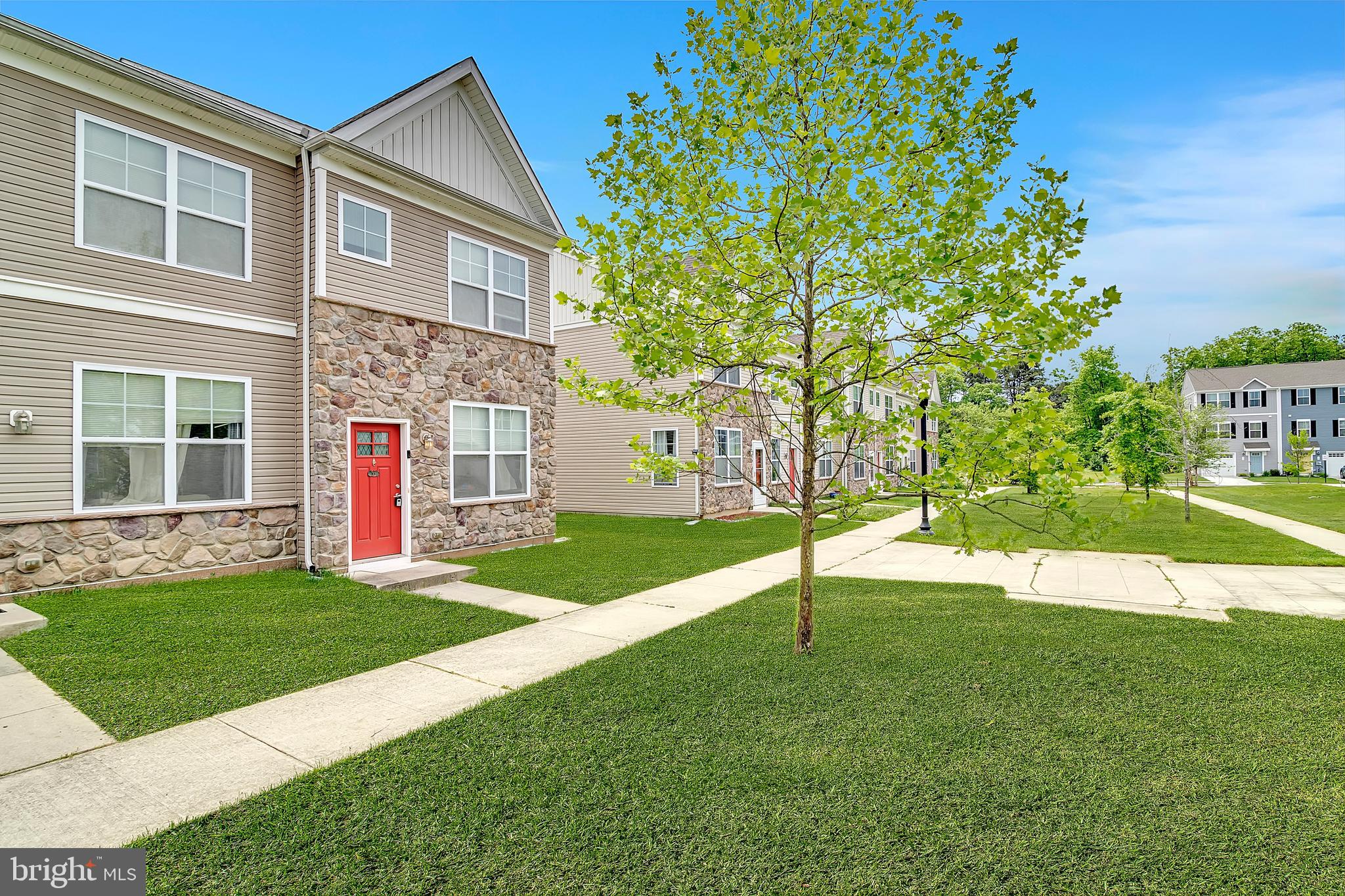 31 Rowand Way East Clementon, NJ 08021 - Photo 2 of 26 Front Yard