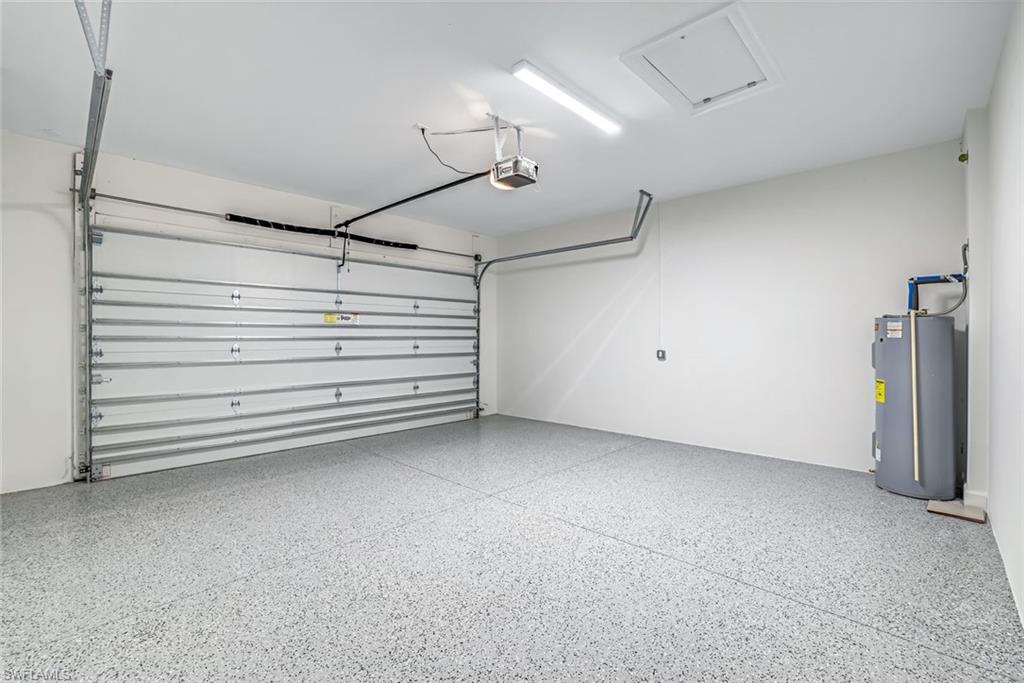 8921 Yucatan Court Naples, FL 34113 - Photo 13 of 20 a view of room and garage