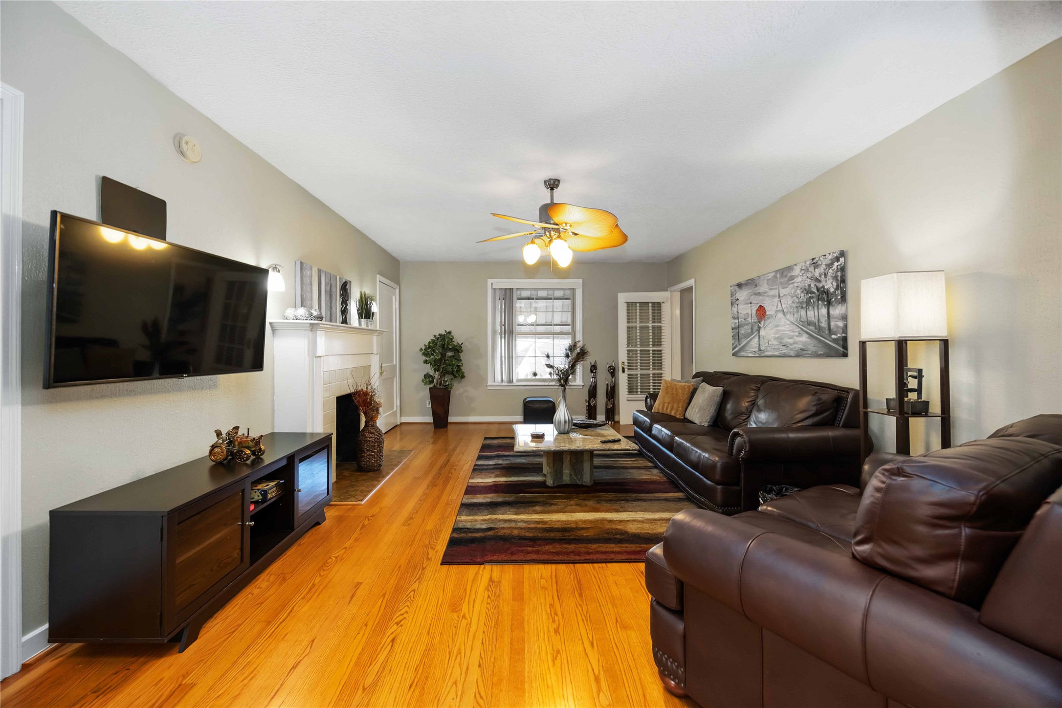 2104 Winbern Street Houston, TX 77004 - Photo 10 of 24 a living room with furniture and a flat screen tv