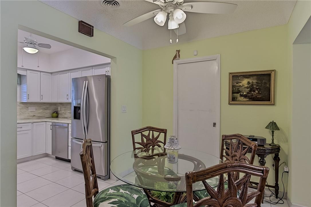 2265 Northeast 37th Court Lighthouse Point, FL 33064 - Photo 15 of 40 Breakfast area and kitchen