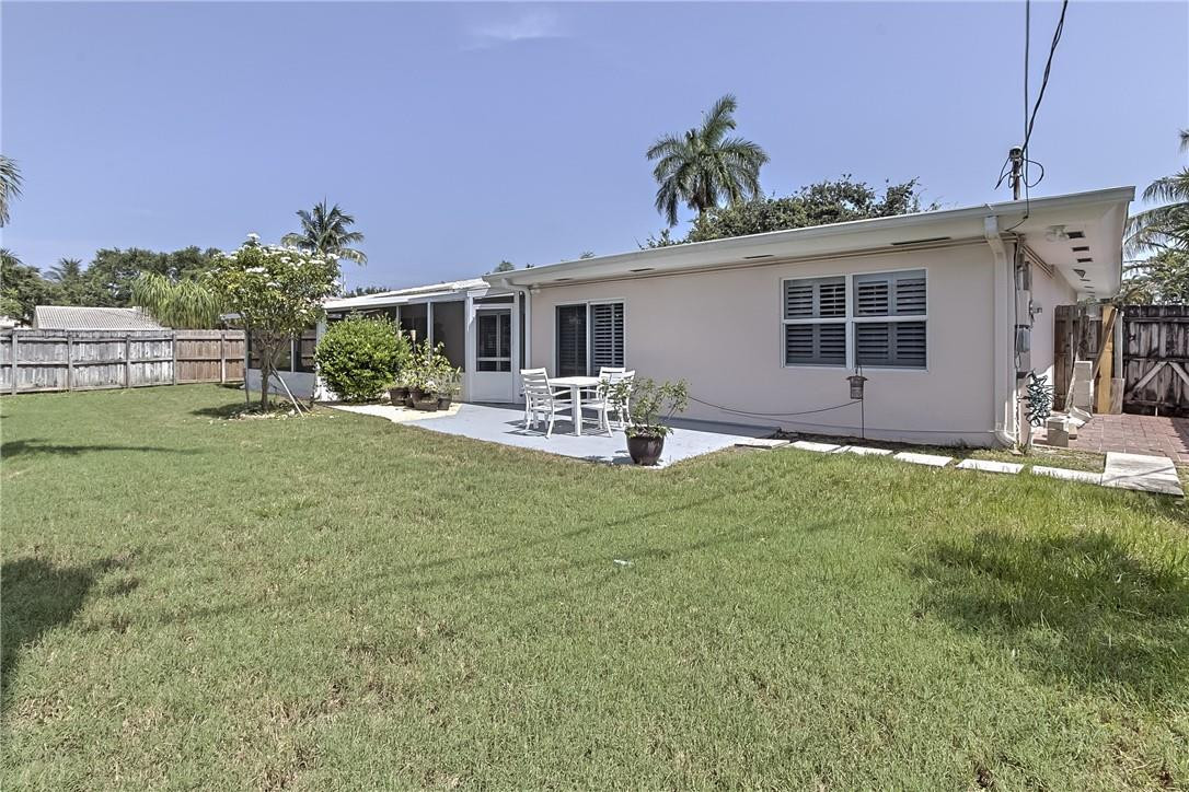 2265 Northeast 37th Court Lighthouse Point, FL 33064 - Photo 29 of 40 Very large and spacious fenced back yard
