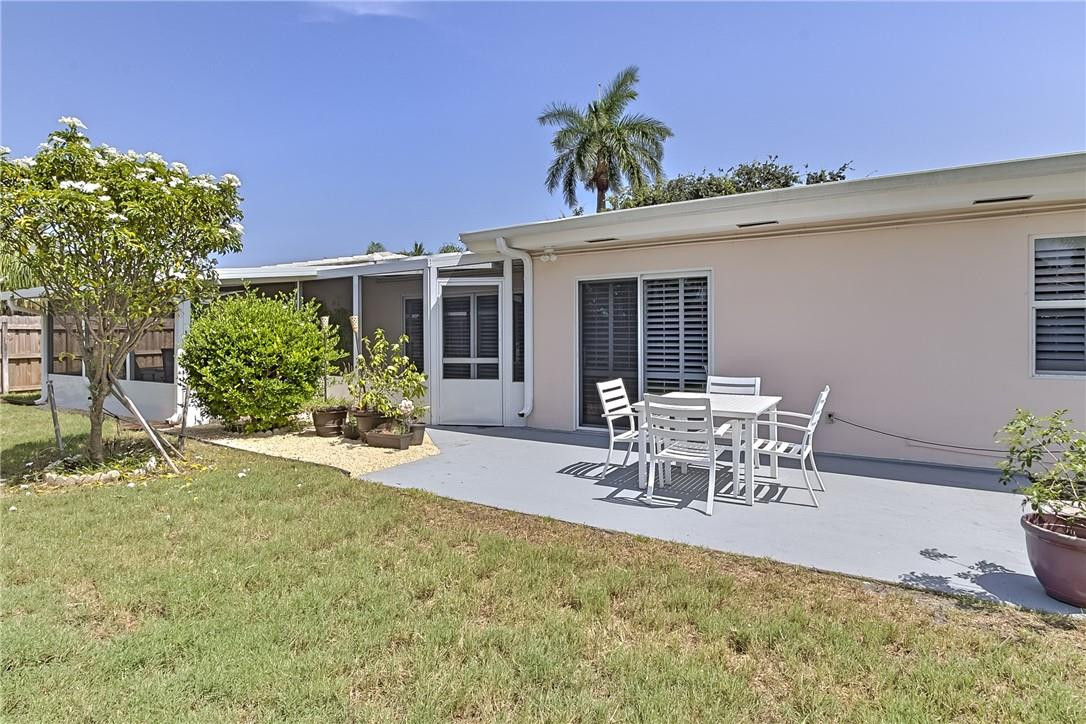 2265 Northeast 37th Court Lighthouse Point, FL 33064 - Photo 31 of 40 Large area for eating and grilling