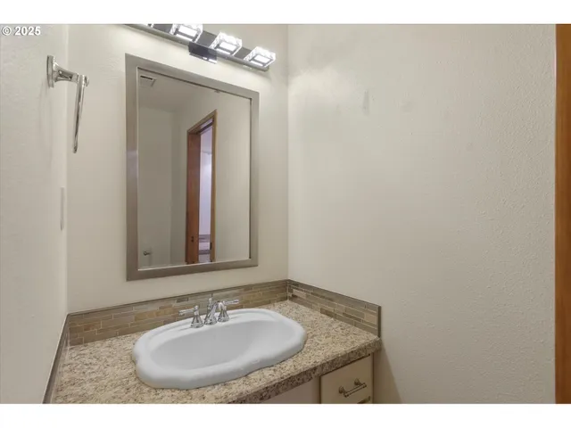 $299,900 | 13802 Northwest 10th Court, Vancouver, WA 98685