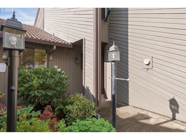 $299,900 | 13802 Northwest 10th Court, Vancouver, WA 98685
