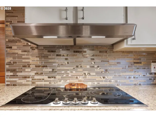 $299,900 | 13802 Northwest 10th Court, Vancouver, WA 98685