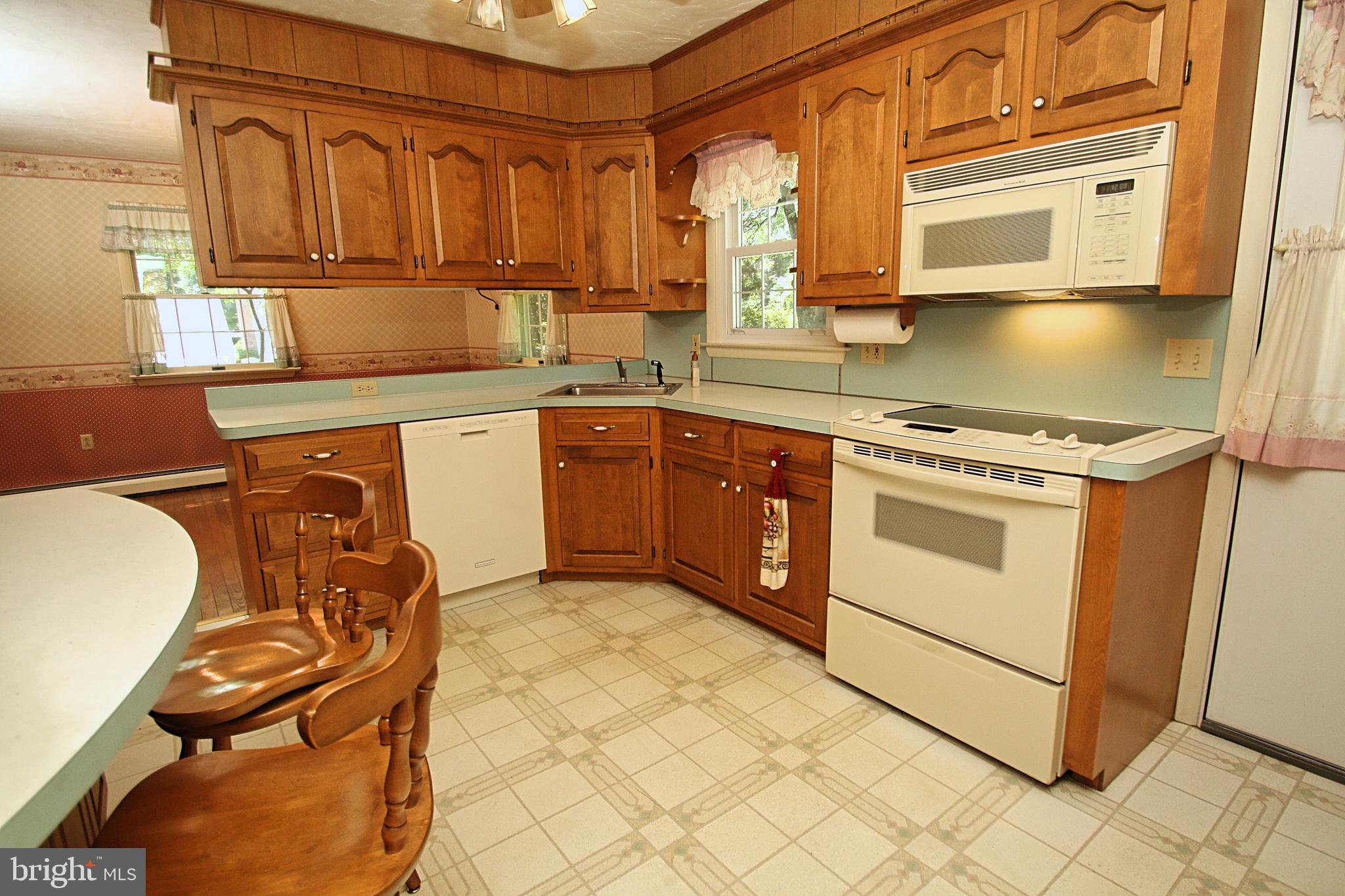 364 Bishop Road Pottstown, PA 19465 - Photo 4 of 17 Gallery Image 4