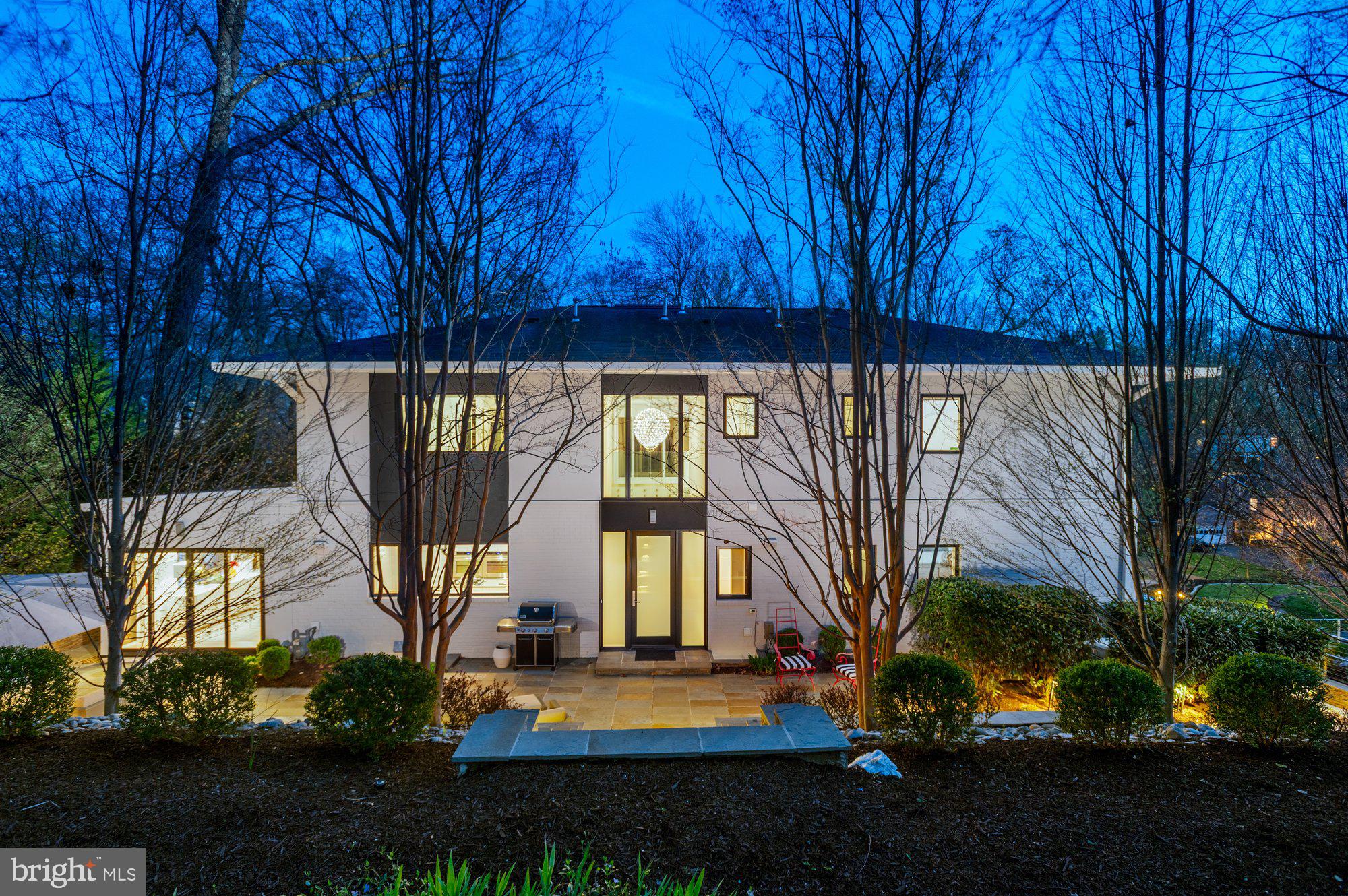 6016 Chesterbrook Road McLean, VA 22101 - Photo 7 of 11 Back Exterior