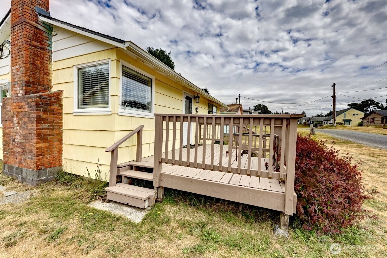 1215 199th Place Long Beach, WA 98631 - Photo 5 of 36