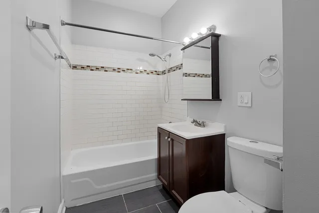 $2,200 | 3641 West Dickens Avenue, Unit 2B, Chicago, IL 60647