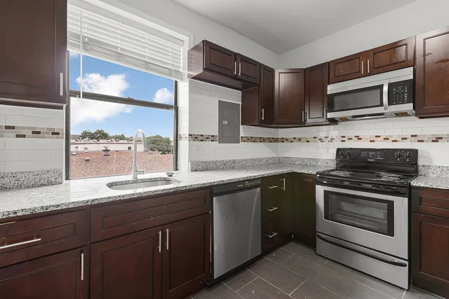 $2,200 | 3641 West Dickens Avenue, Unit 2B, Chicago, IL 60647