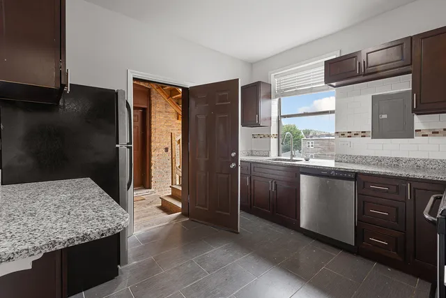 $2,200 | 3641 West Dickens Avenue, Unit 2B, Chicago, IL 60647