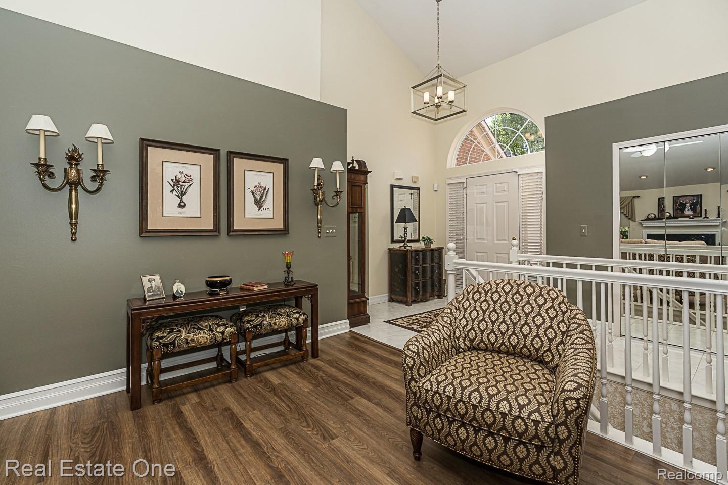 1054 Churchill Circle, Unit 26 Rochester, MI 48307 - Photo 5 of 29 Great Room and view of Foyer