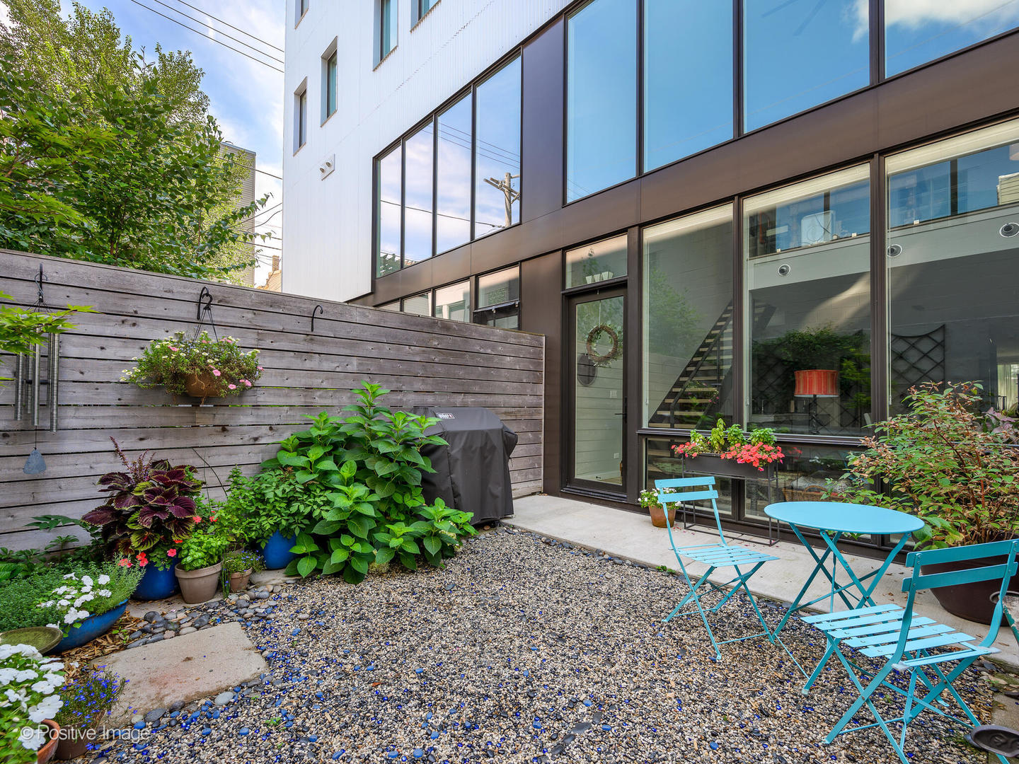 2016 West Rice Street, Unit 103 Chicago, IL 60622 - Photo 26 of 28 a garden view with a seating space