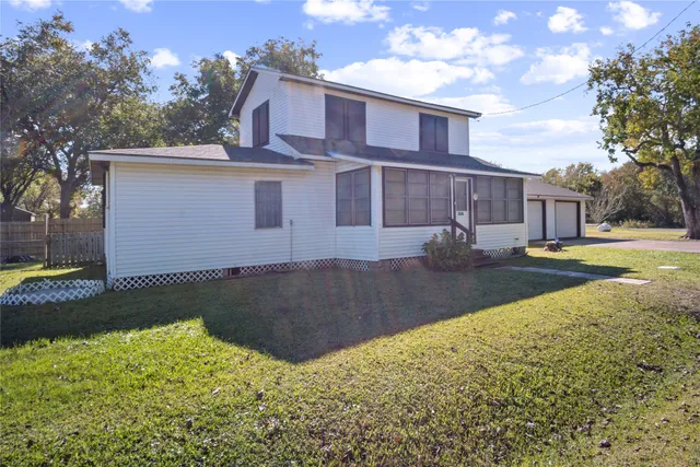 a view of a house with a yard