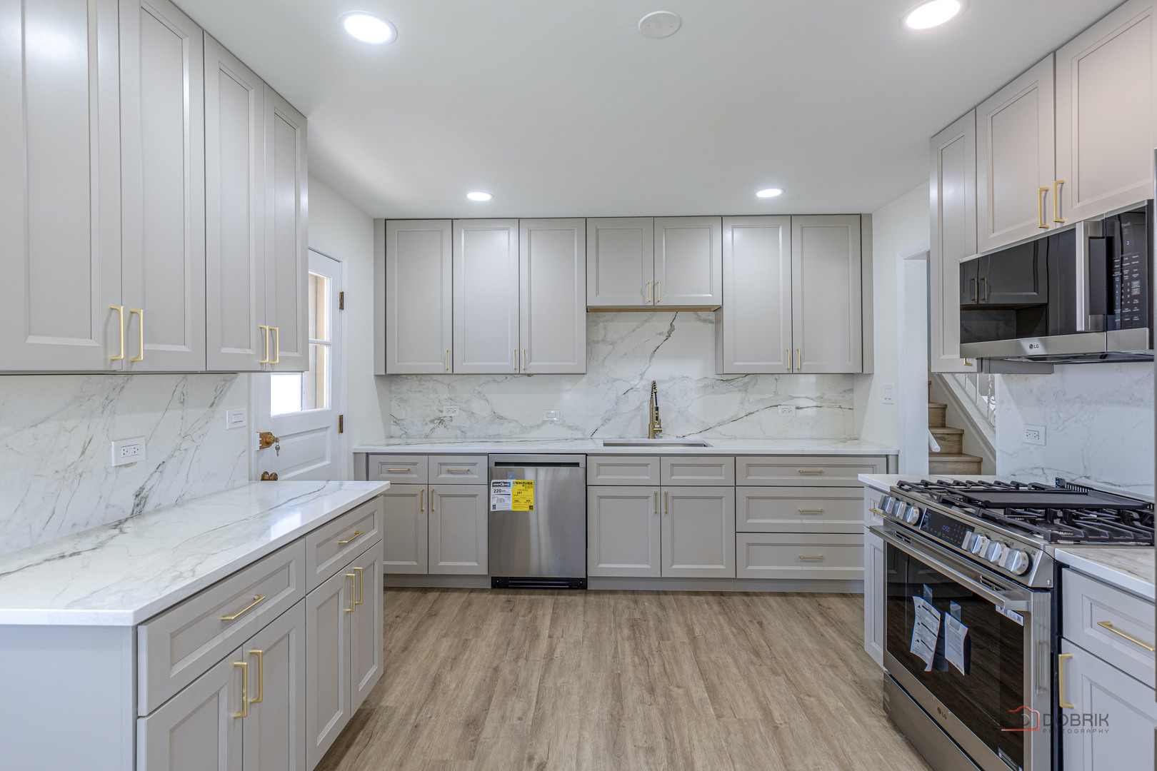 308 Wheeling Avenue Wheeling, IL 60090 - Photo 9 of 20