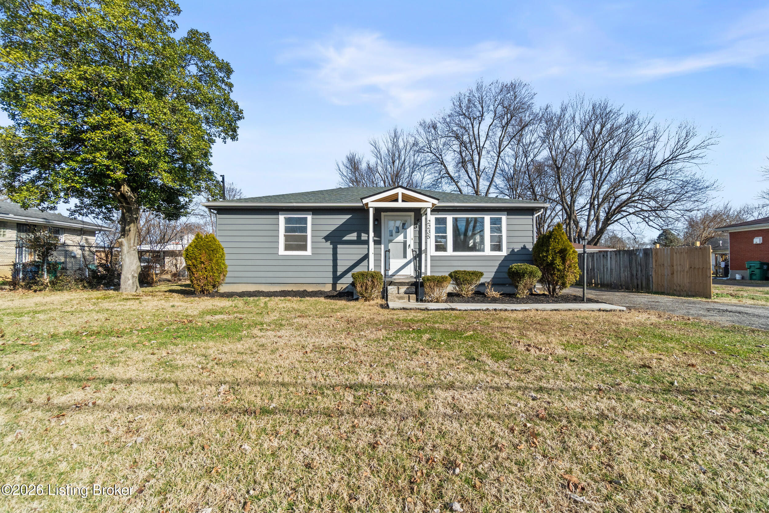 2235 Peaslee Road Louisville, KY 40216 - Photo 2 of 37 dsc02931